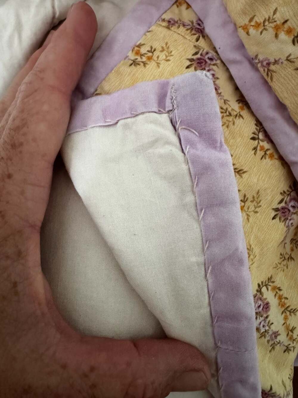 Vintage Hand-Quilted Pieced Star Quilt with Two Matching Shams - Picture 10 of 12